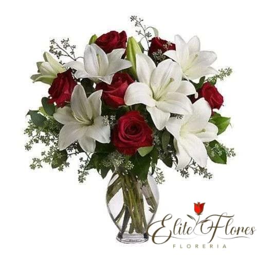 Rosas rojas y lilium