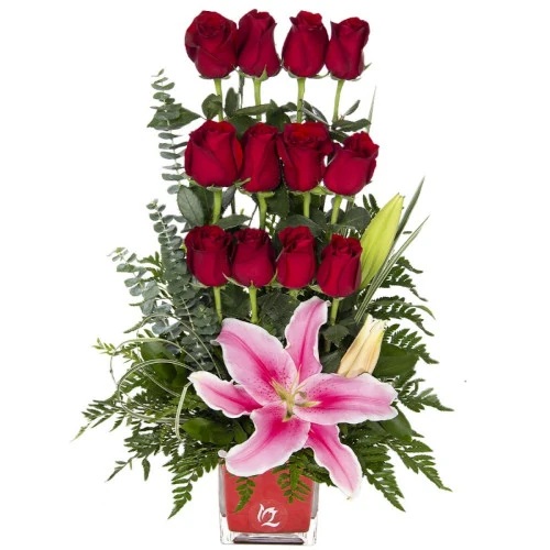 Arreglo de 12 rosas con lilium