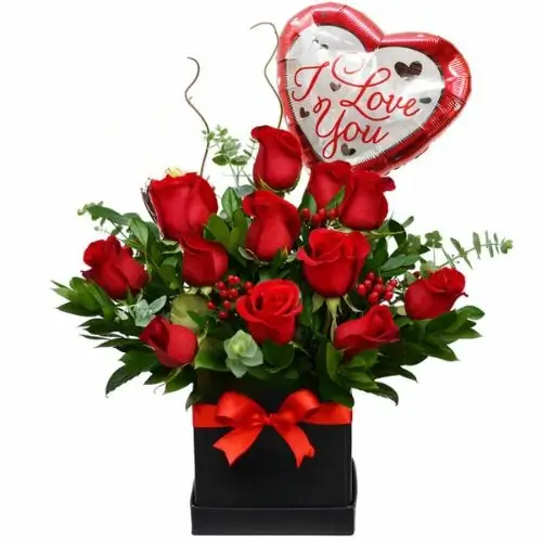 Caja de rosas con hypericum