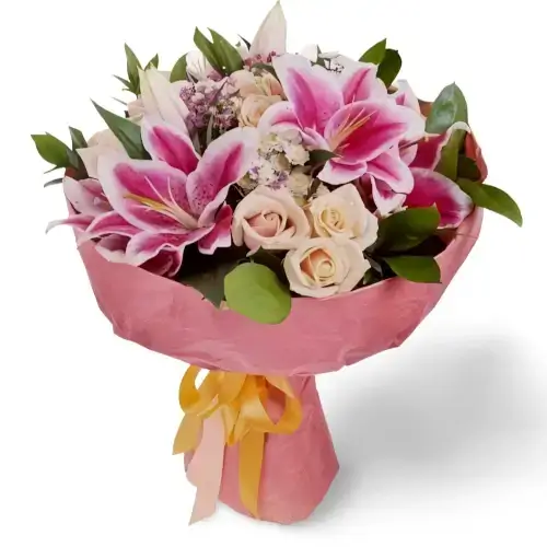 Ramo de stargazer y rosas blancas