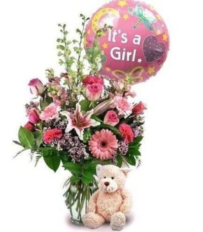 Ramo de flores mixtas  adornado  delicadamente con cinta rosa y un osito de peluche adicional.