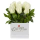 Caja con rosas blancas
