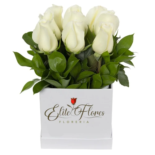 Caja con rosas blancas