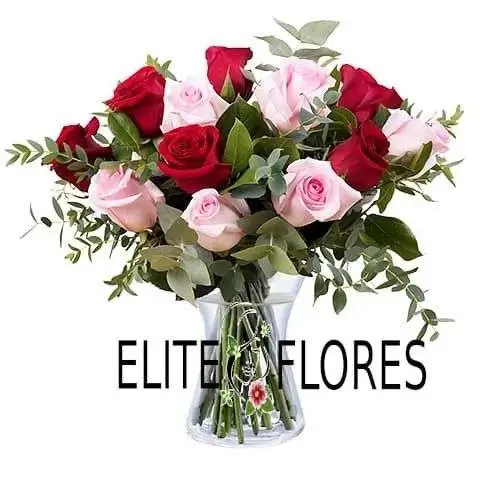 floreros con rosas