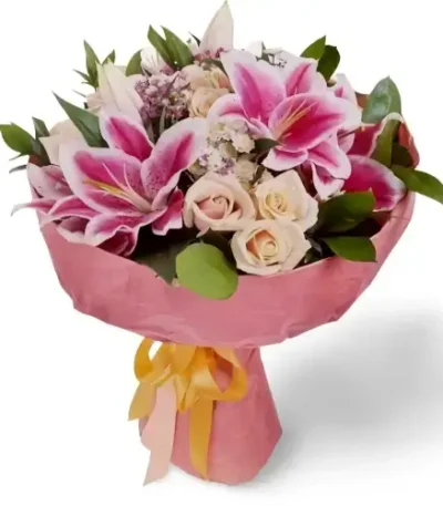 Ramo de stargazer y rosas blancas